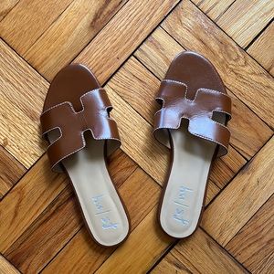 Tuckernuck flat sandals size 9.5